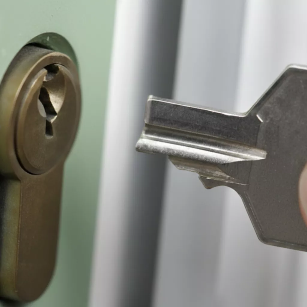 llave rota dentro del cilindro